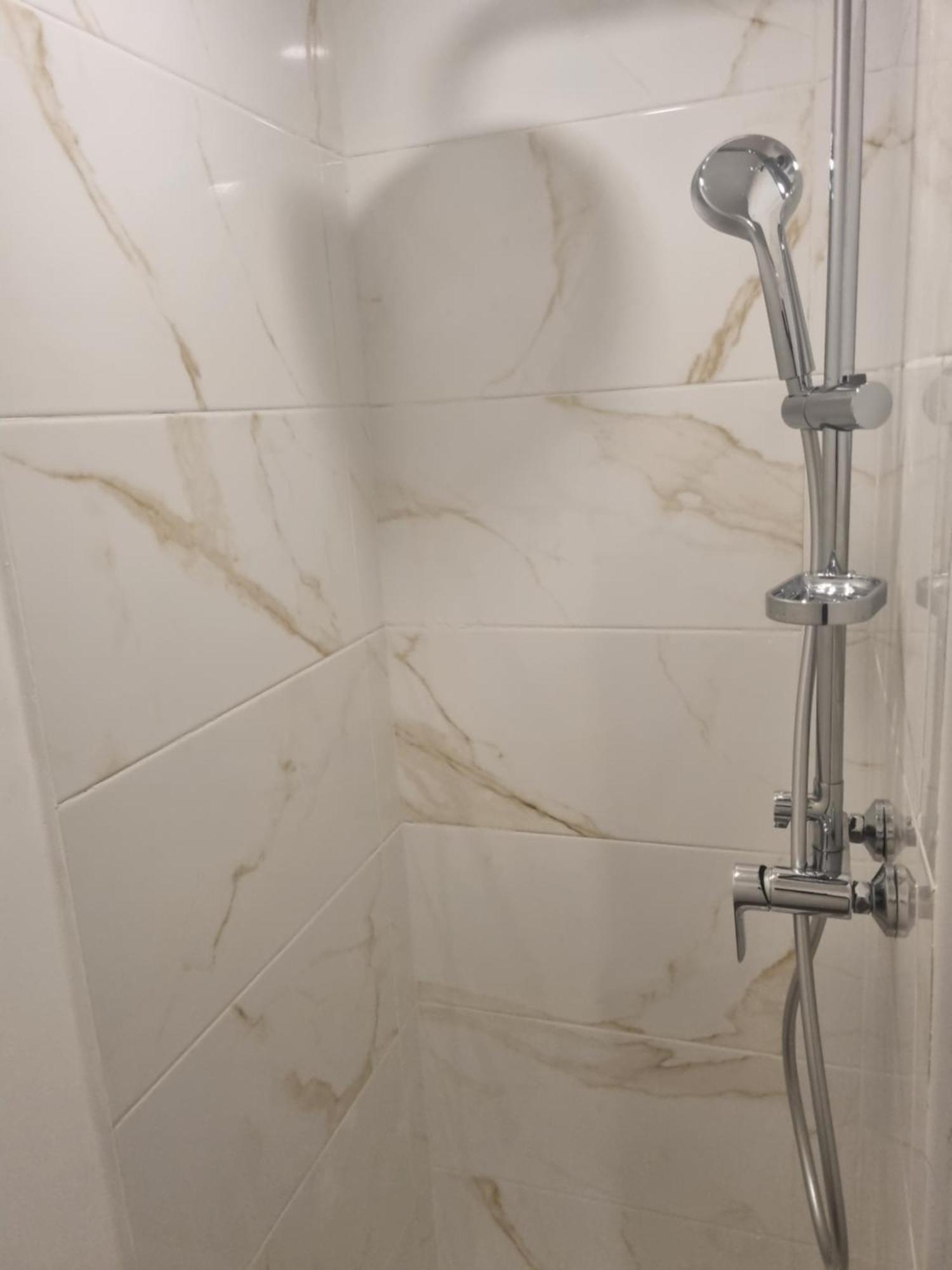 Chambre Privative Renove 2024, Climatisation, Tramway Sur Place , 12 Min Centre, 16 Min Plage, Apercu Lateral Mer, 2 Wc Avec 2 Salle De Bain, Private Room Renovated 2024, Air-Conditioned , Tram On Spot, 2 Toilets And 2 Bathrooms Nisa Exterior foto