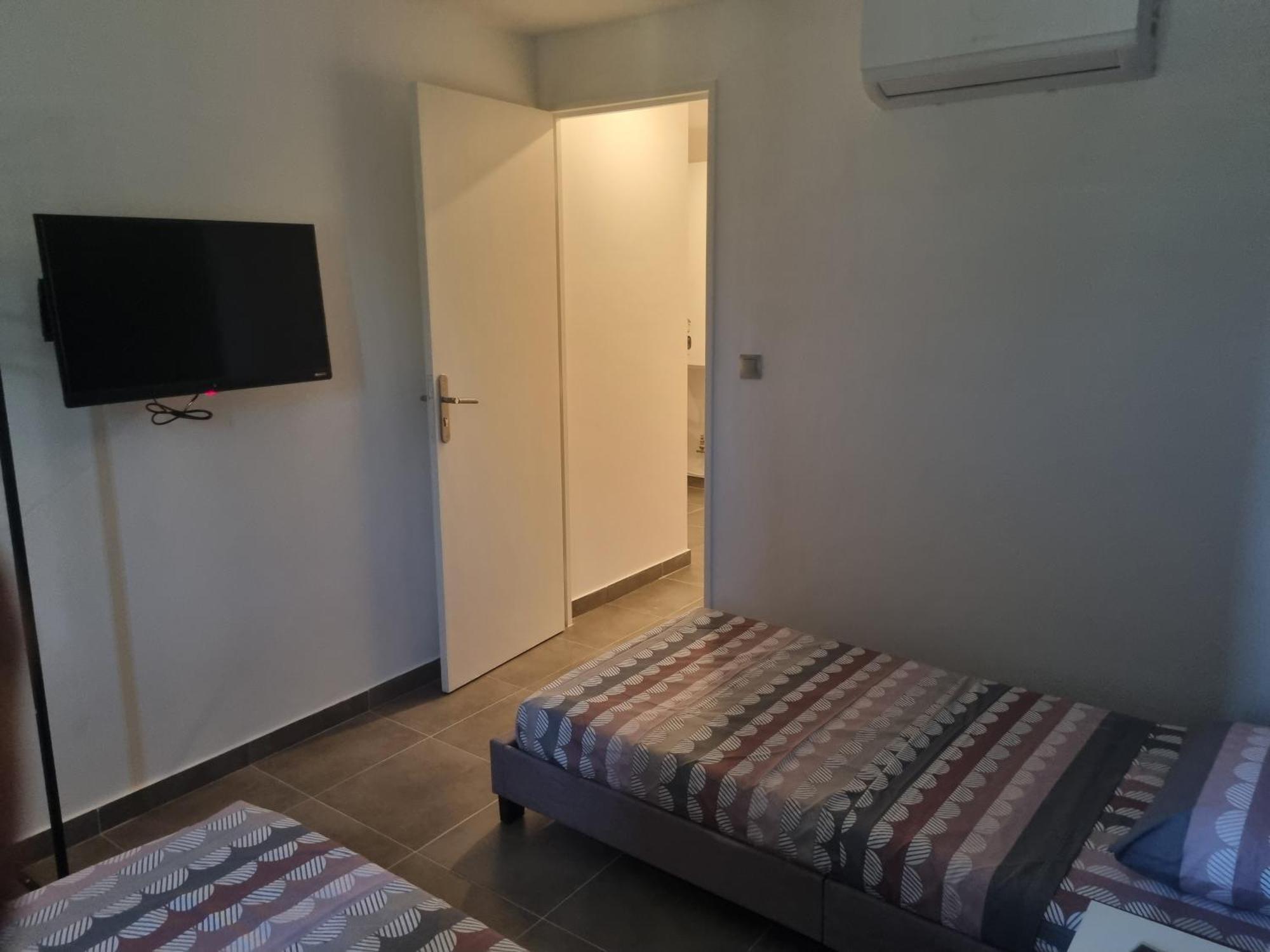 Chambre Privative Renove 2024, Climatisation, Tramway Sur Place , 12 Min Centre, 16 Min Plage, Apercu Lateral Mer, 2 Wc Avec 2 Salle De Bain, Private Room Renovated 2024, Air-Conditioned , Tram On Spot, 2 Toilets And 2 Bathrooms Nisa Exterior foto