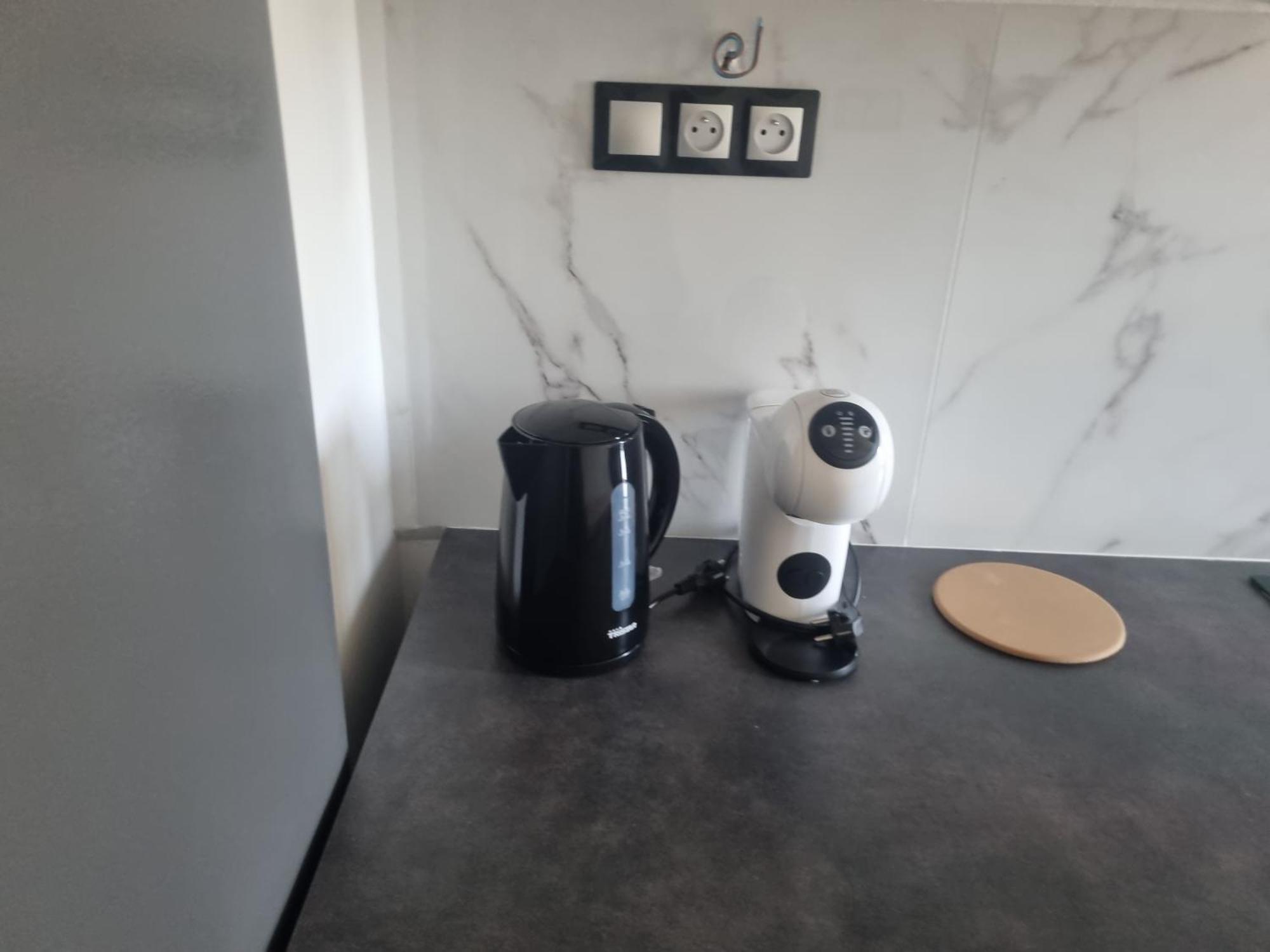 Chambre Privative Renove 2024, Climatisation, Tramway Sur Place , 12 Min Centre, 16 Min Plage, Apercu Lateral Mer, 2 Wc Avec 2 Salle De Bain, Private Room Renovated 2024, Air-Conditioned , Tram On Spot, 2 Toilets And 2 Bathrooms Nisa Exterior foto